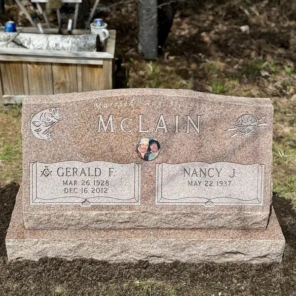 Slant monument — McLain