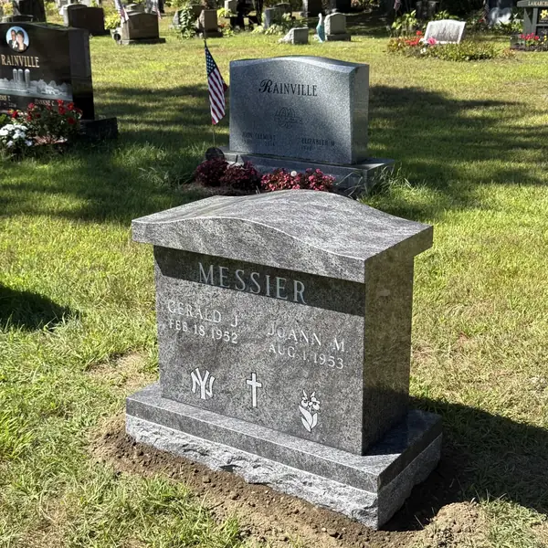 Cremation memorial by Champlain Monuments